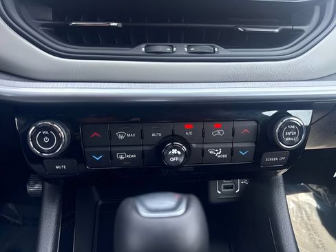Used 2025 Jeep Compass Limited w/ Elite Group AWD/4WD image 18