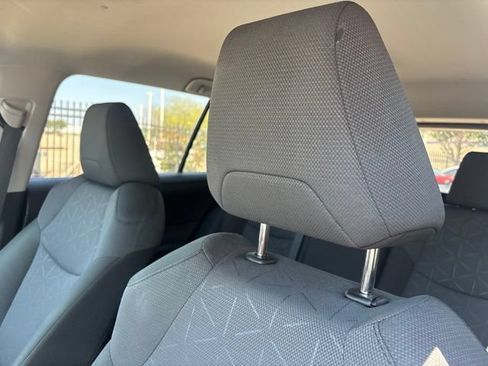 Used 2025 Toyota RAV4 XLE AWD/4WD image 9