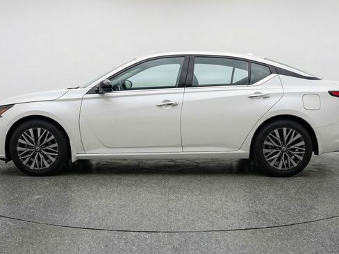 Used 2025 Nissan Altima 2.5 SV image 5
