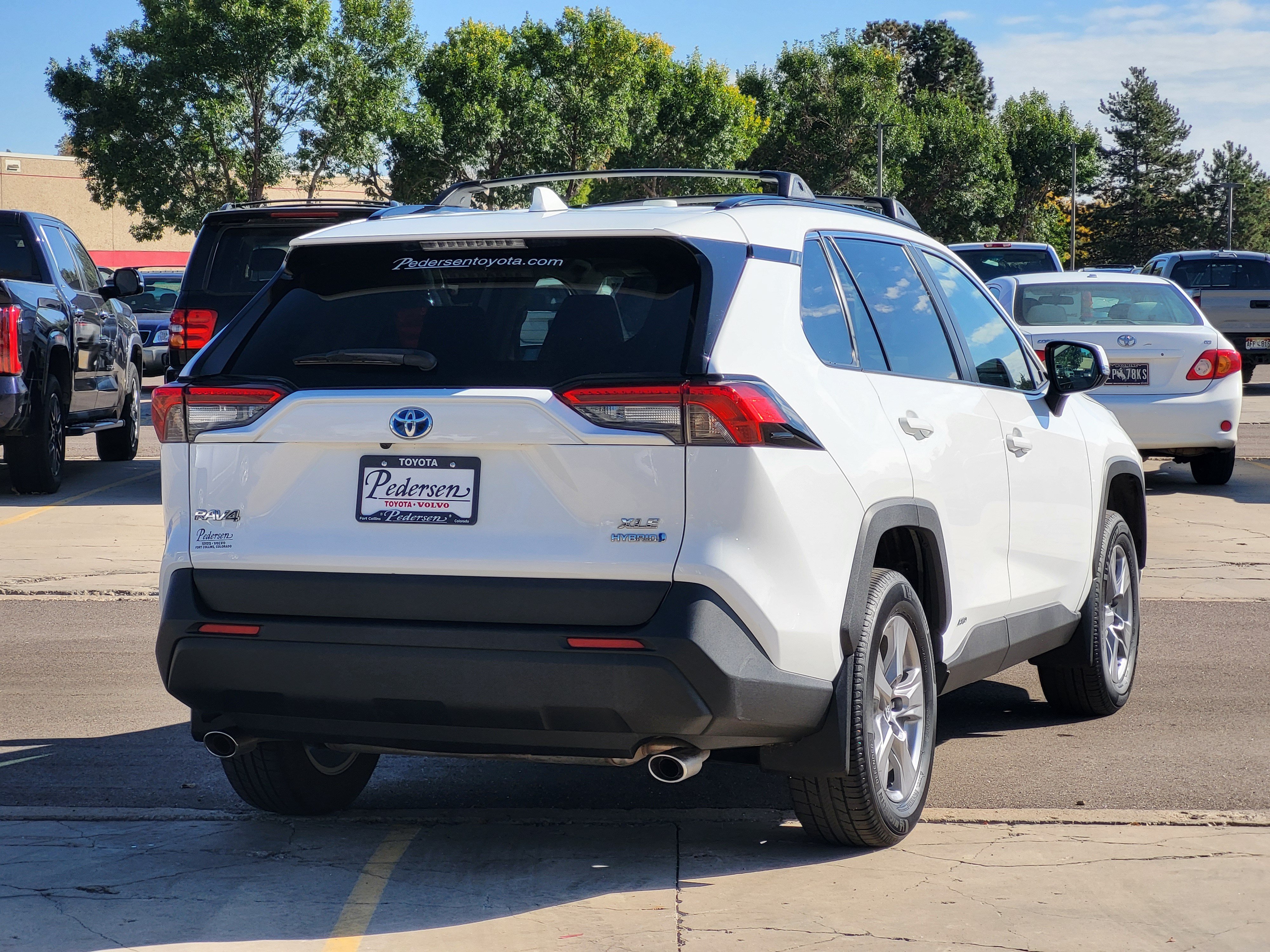 Used 2022 Toyota RAV4 XLE AWD/4WD image 2
