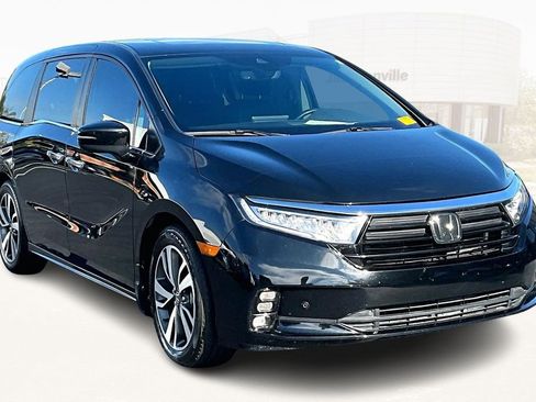 Used 2024 Honda Odyssey Touring image 3