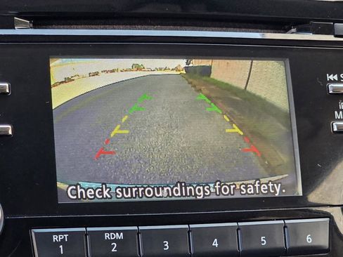 Used 2017 Nissan Rogue SV AWD/4WD image 13