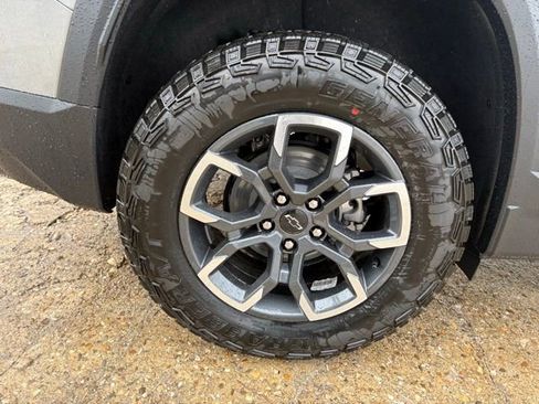 New 2026 Chevrolet Equinox ACTIV FWD image 9