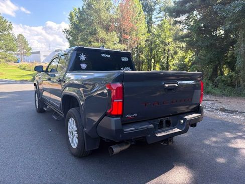 Used 2025 Toyota Tacoma SR w/ SR Upgrade Package AWD/4WD image 8