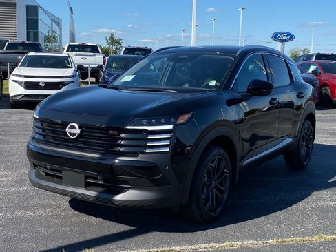 New 2025 Nissan Kicks SR image 8