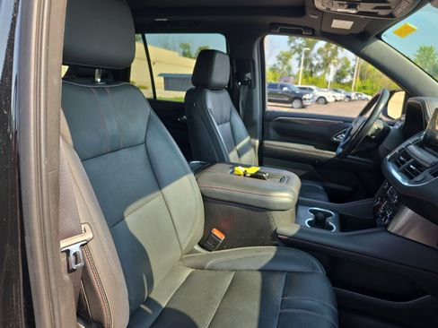 Used 2021 Chevrolet Tahoe RST w/ Luxury Package AWD/4WD image 3