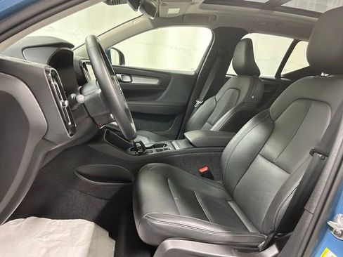 Used 2025 Volvo XC40 B5 Core image 10