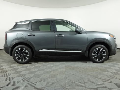 Certified 2025 Nissan Kicks SV w/ Charging Package image 40