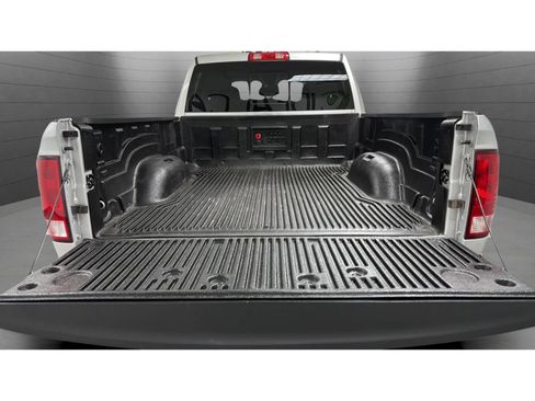 Used 2017 RAM 1500 Classic SLT RWD image 18