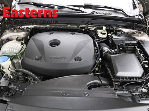 Used 2022 Volvo XC40 T4 Momentum FWD image 7