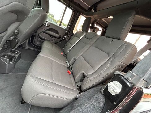 Used 2022 Jeep Wrangler Unlimited Sahara image 69