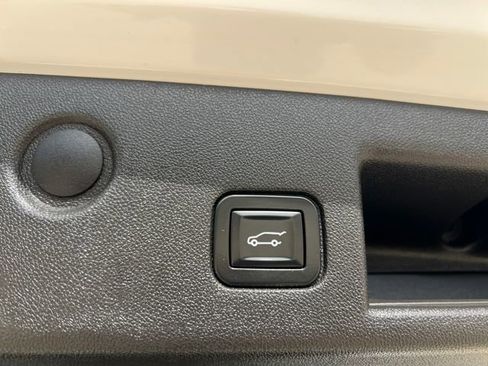 Used 2019 Chevrolet Equinox LT image 18