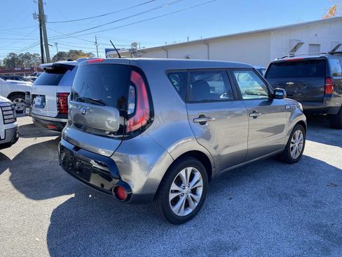 Used 2016 Kia Soul + image 6