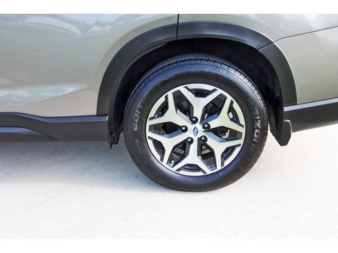 Used 2020 Subaru Forester Premium AWD/4WD image 33