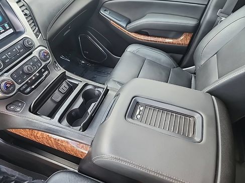Used 2018 Chevrolet Suburban Premier AWD/4WD image 19
