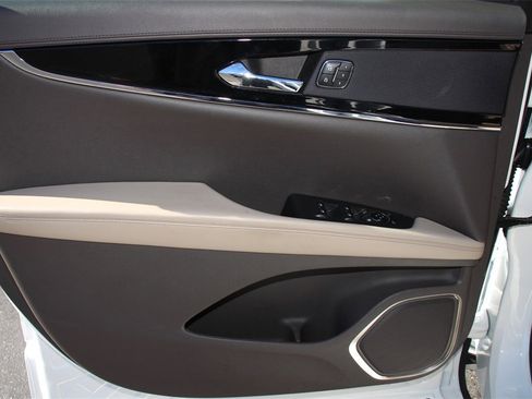 Certified 2022 Lincoln Nautilus AWD w/ Premium Package image 17