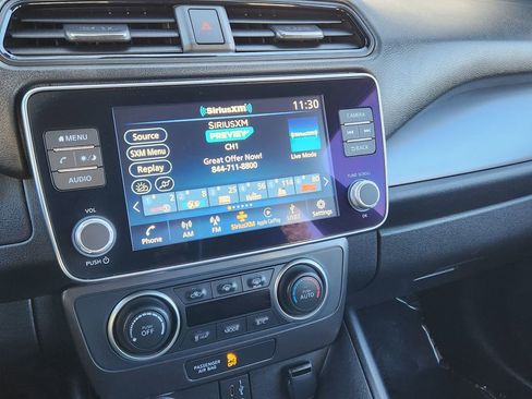 Used 2025 Nissan Leaf S image 21