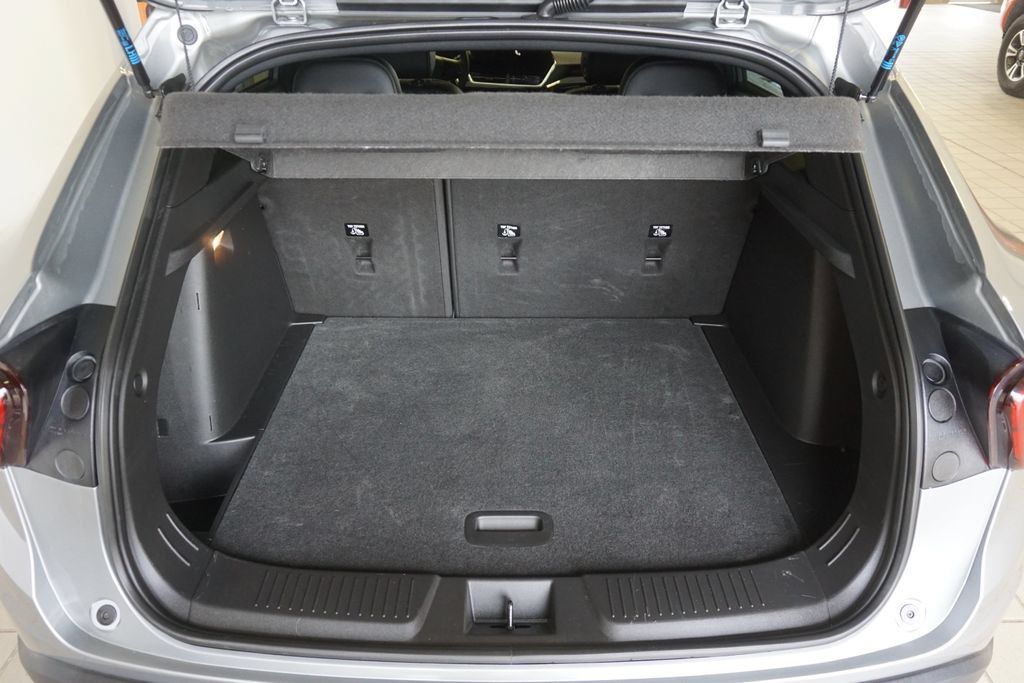 Used 2024 Chevrolet Trax RS w/ Sunroof Package FWD image 18
