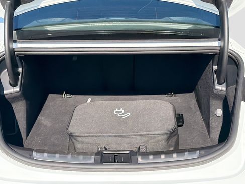 Used 2022 Porsche Taycan Turbo S image 11