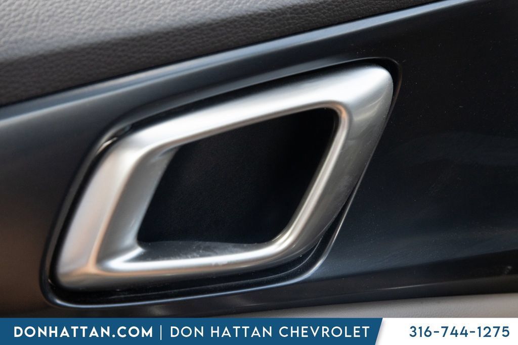 Used 2025 Kia Carnival FWD image 14