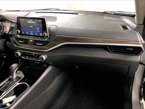 Used 2024 Nissan Altima 2.5 SV image 13