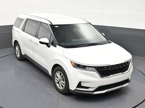 Used 2024 Kia Carnival LX FWD image 18