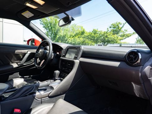 Used 2020 Nissan GT-R Premium w/ Premium Interior Package AWD/4WD image 24