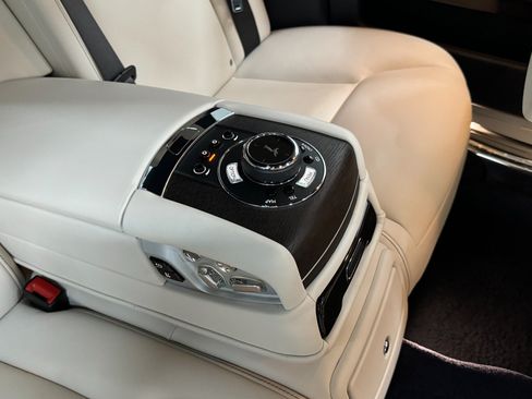 Used 2015 Rolls-Royce Ghost RWD image 52