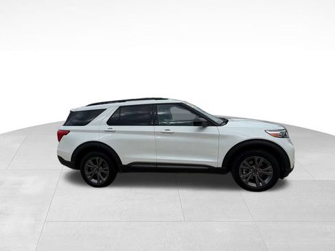 Used 2024 Ford Explorer XLT w/ Equipment Group 202A AWD/4WD image 4