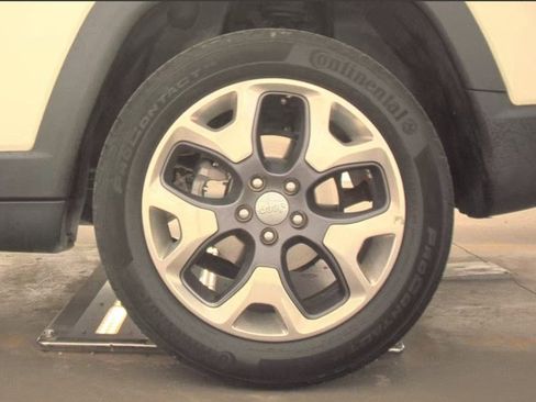 Used 2020 Jeep Compass Limited image 28