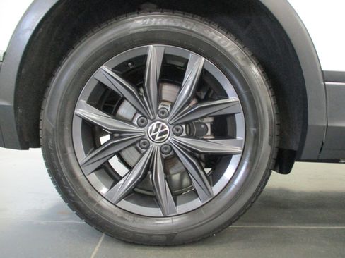 Used 2024 Volkswagen Tiguan SE image 27