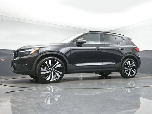 Used 2023 Volvo XC40 B5 Plus w/ Protection Package Premier AWD/4WD image 13