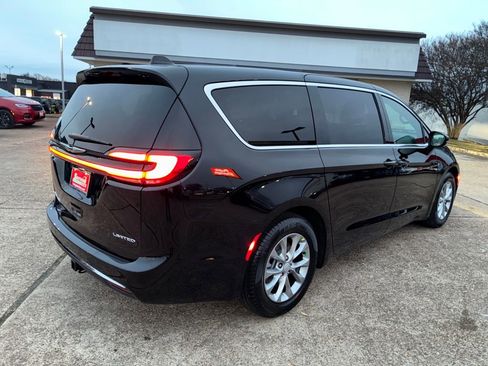 New 2026 Chrysler Pacifica Limited w/ Trailer Tow Group image 5
