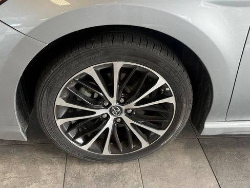 Used 2018 Toyota Camry SE FWD image 6