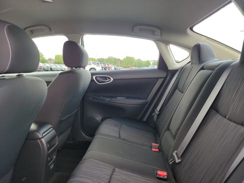 Certified 2018 Nissan Sentra SV FWD image 11