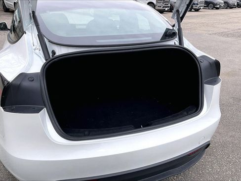 Used 2025 Tesla Model 3 image 29