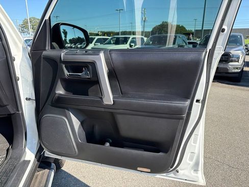 Used 2016 Toyota 4Runner SR5 Premium AWD/4WD image 23