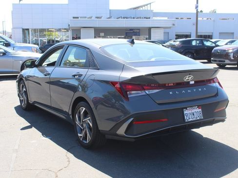 Used 2025 Hyundai Elantra Sport FWD image 9