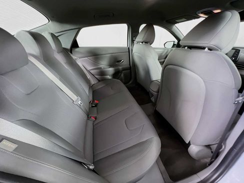 Certified 2025 Hyundai Elantra SE FWD image 26