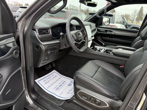 Used 2023 Jeep Wagoneer Series II image 10