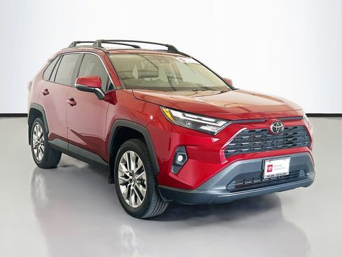 Used 2023 Toyota RAV4 XLE Premium image 3