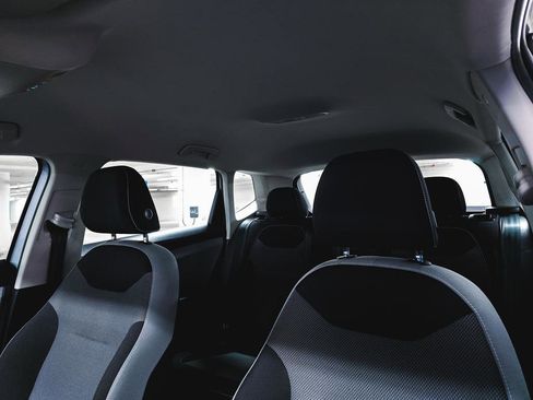 Used 2022 Volkswagen Taos S image 17