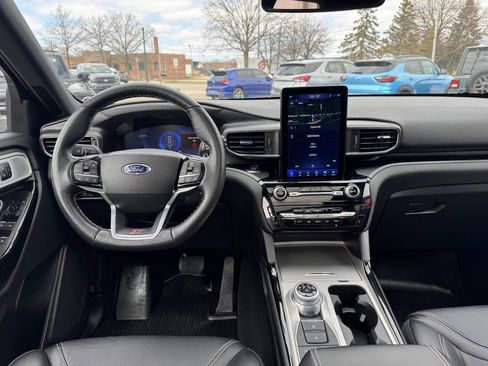 Used 2023 Ford Explorer ST w/ Technology Package image 11