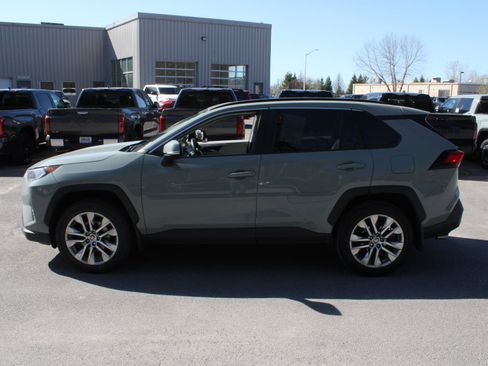 Used 2021 Toyota RAV4 XLE Premium AWD/4WD image 5