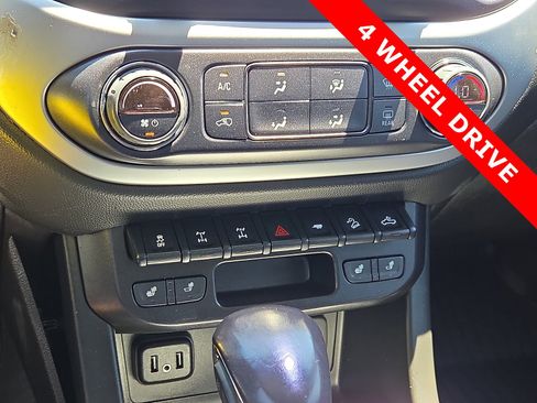 Used 2022 Chevrolet Colorado ZR2 w/ LPO, Power Package AWD/4WD image 19