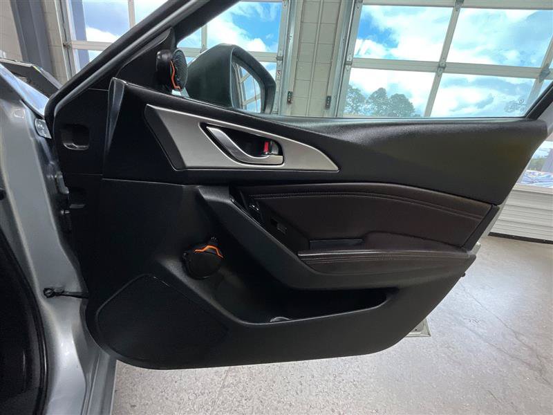 Used 2018 MAZDA MAZDA3 Touring FWD image 26