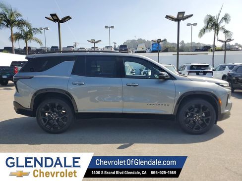 New 2026 Chevrolet Traverse RS w/ LPO, Floor Liner Package FWD image 11