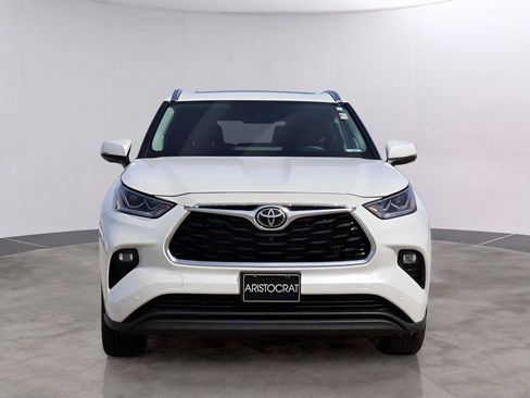 Used 2023 Toyota Highlander Limited image 2