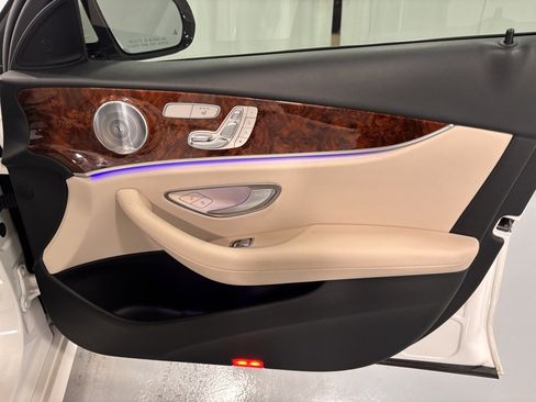 Used 2017 Mercedes-Benz E 300 4MATIC image 19