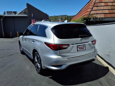 Used 2016 INFINITI QX60 FWD w/ Deluxe Technology Package image 5